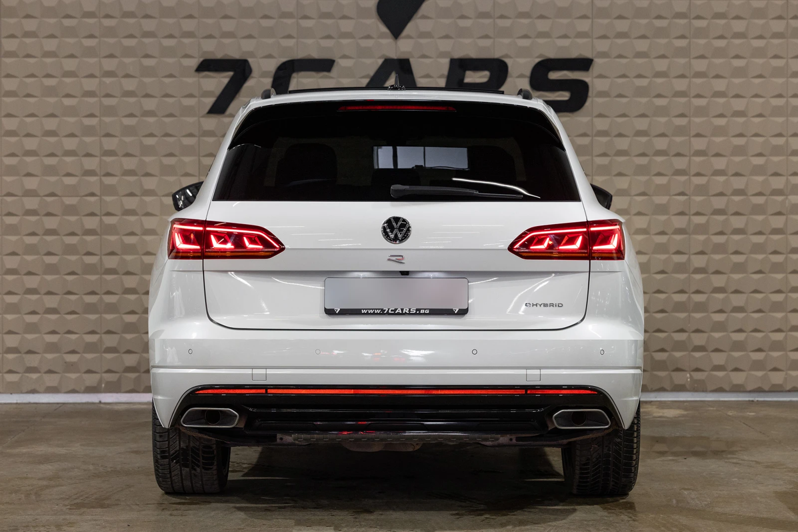 VW Touareg  R eHybrid | Гаранция| Панорама| Въздушно окачванe, снимка 5 - Автомобили и джипове - 55177514