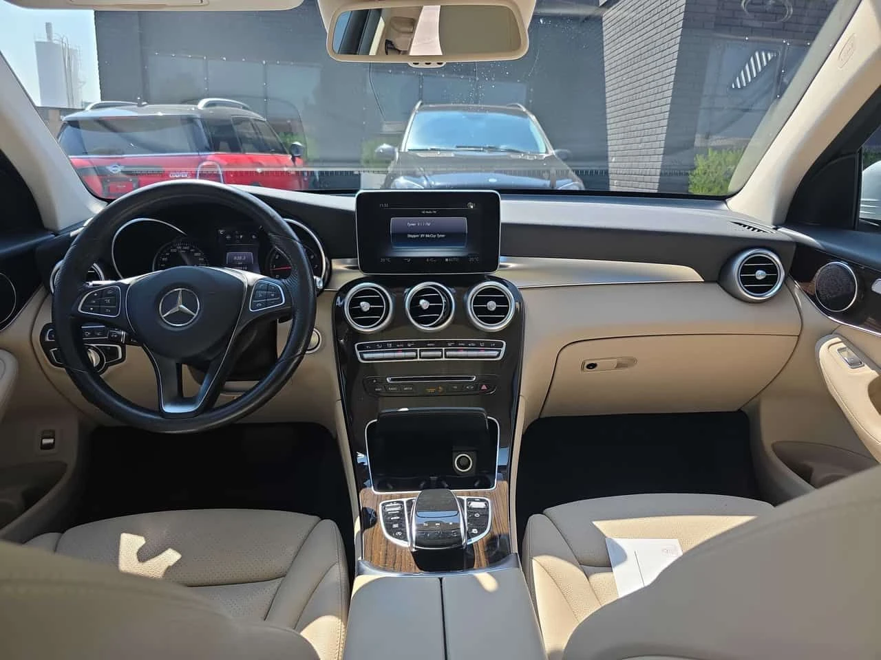 Mercedes-Benz GLC 300 * CARFAX * БЕЗ ЗАБЕЛЕЖКА * АВТОКРЕДИТ, снимка 9 - Автомобили и джипове - 55703100