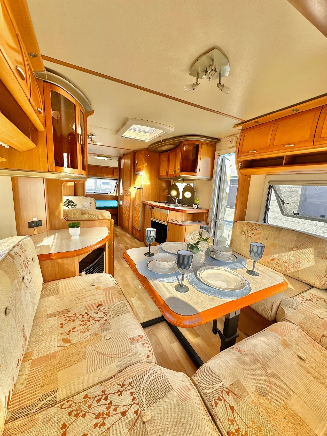 �������� Hobby Prestige 720/ ��� ����/ 9 �����/ ���� � WC/  | Mobile.bg � ����������� 8