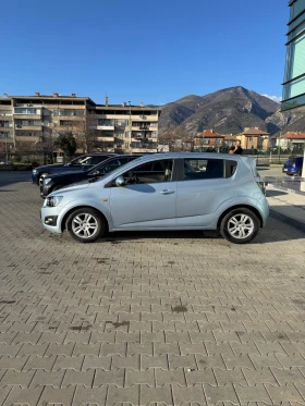 Chevrolet Aveo Хечбек - 3100 € / 6063.07 лв. - 47444491 2