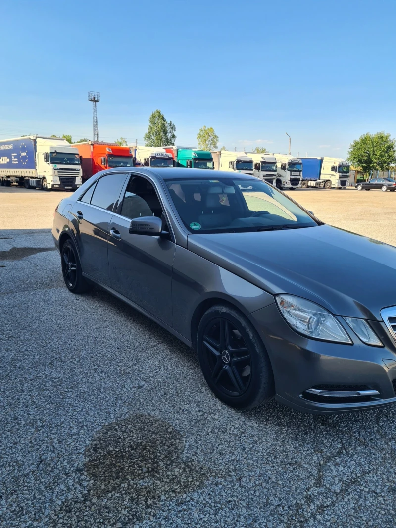 Mercedes-Benz E 200, снимка 4 - Автомобили и джипове - 47541801