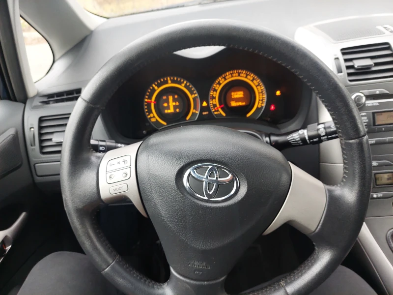 Toyota Auris 2, 0d 126ps, снимка 7 - Автомобили и джипове - 48589437