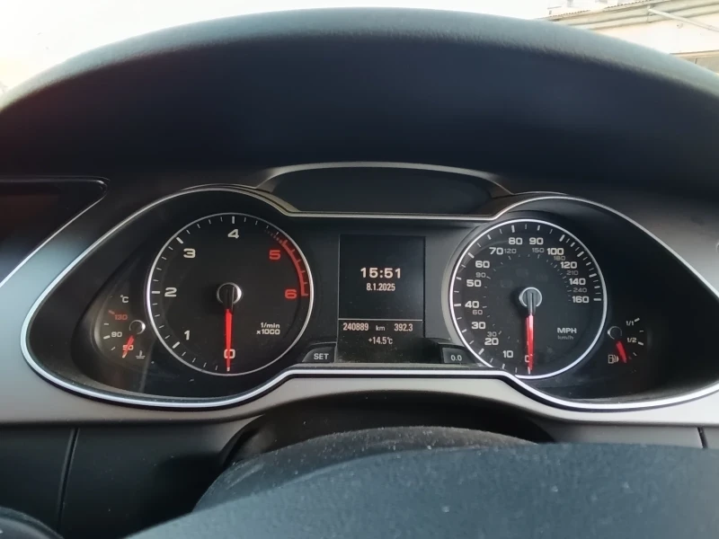 Audi A4 2.0 TDI, Десен волан, снимка 9 - Автомобили и джипове - 48620511