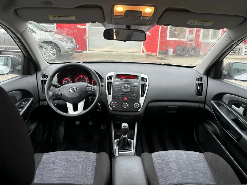 Kia Ceed 1.6i !!УНИКАТ!!, снимка 11 - Автомобили и джипове - 48659229