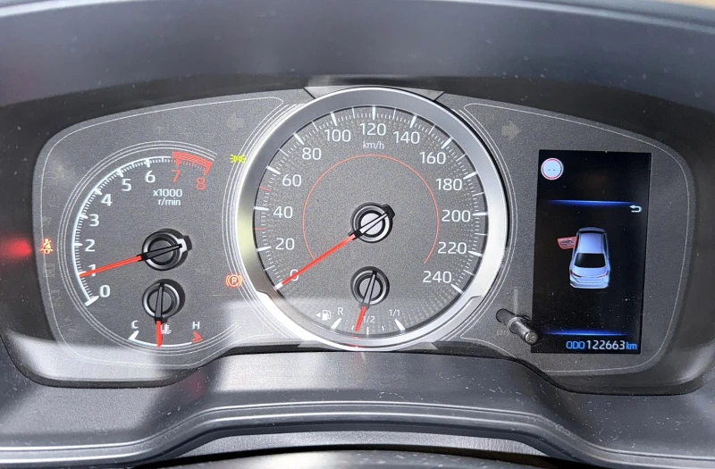 Toyota Corolla 1.5 МТ, снимка 11 - Автомобили и джипове - 51880548