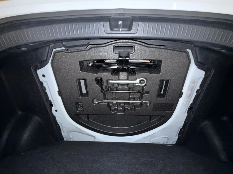 Toyota Corolla 1.5 МТ, снимка 12 - Автомобили и джипове - 51880548