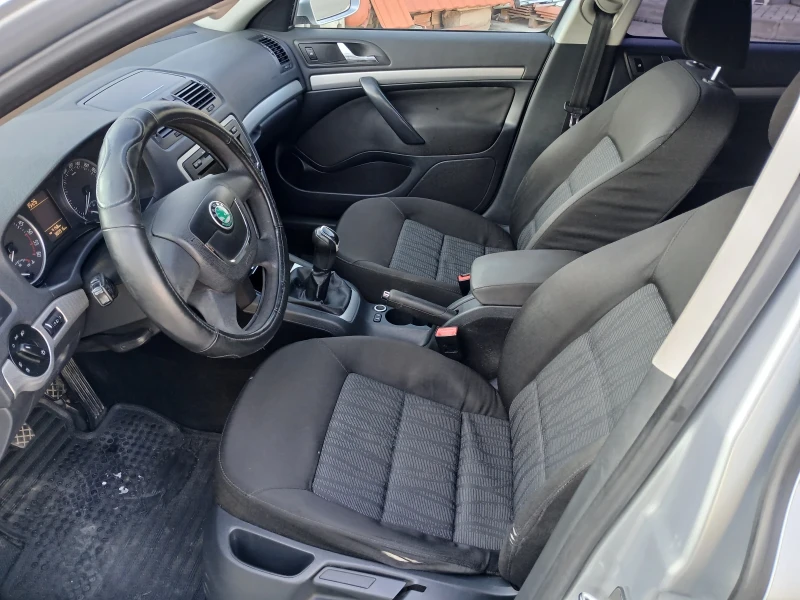 Skoda Octavia 1.6 TDI, снимка 8 - Автомобили и джипове - 52800273