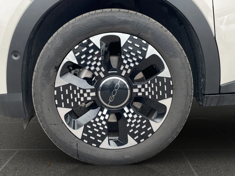 Fiat 600 LA PRIMA 1.2 100 KW 145 hp FWD MHEV 6DCT, снимка 17 - Автомобили и джипове - 53012013