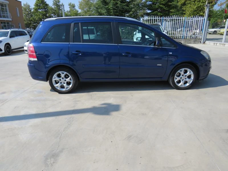 Opel Zafira B 1.9 CDTI 120кс, снимка 4 - Автомобили и джипове - 47850423