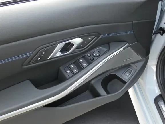 BMW 340 i M xDrive = M-Sport Package Pro = Гаранция, снимка 5 - Автомобили и джипове - 53823795