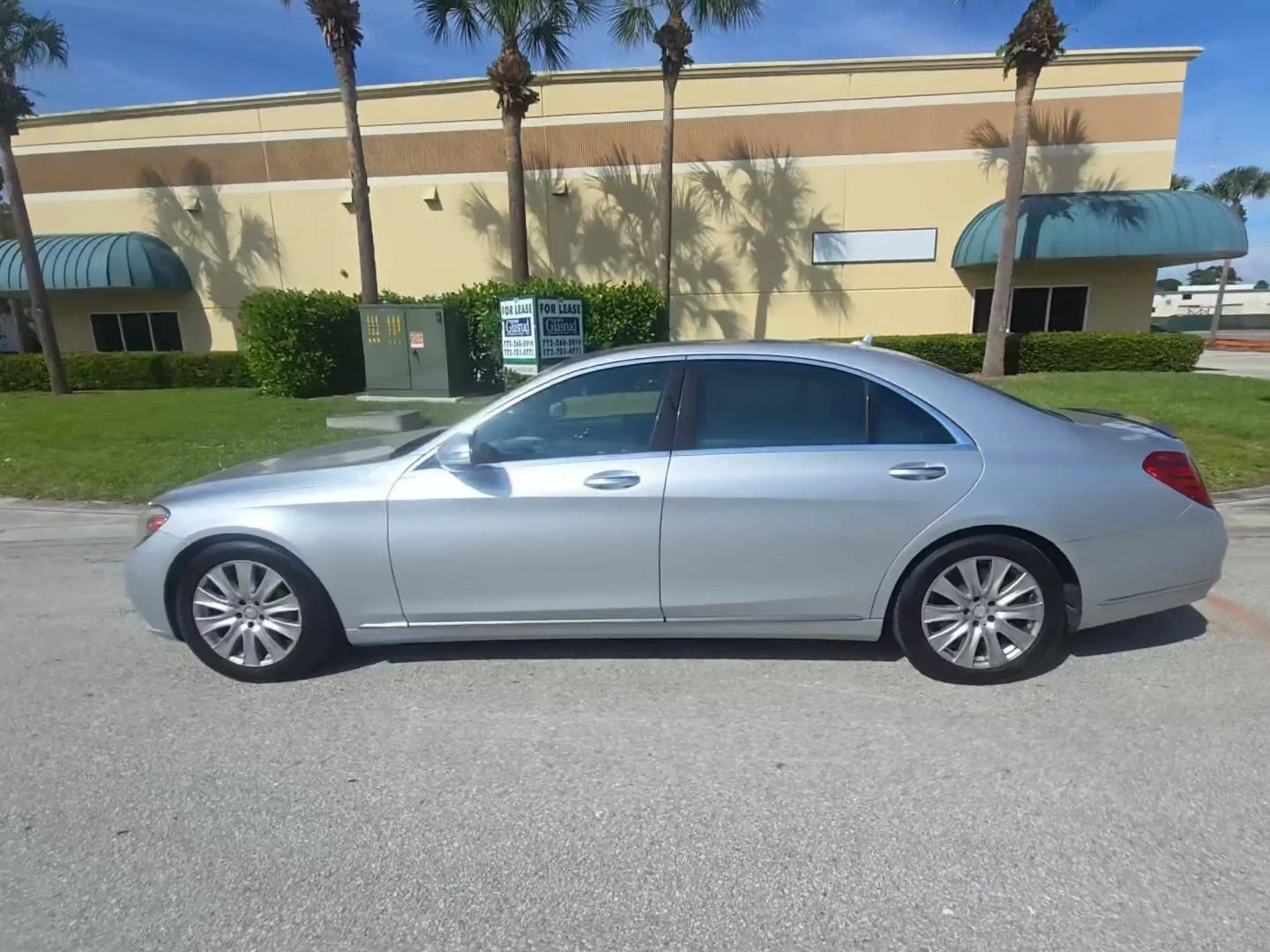 Mercedes-Benz S 550 Burmaster* масаж* обдух* пано* дистроник+ keyless  - изображение 4