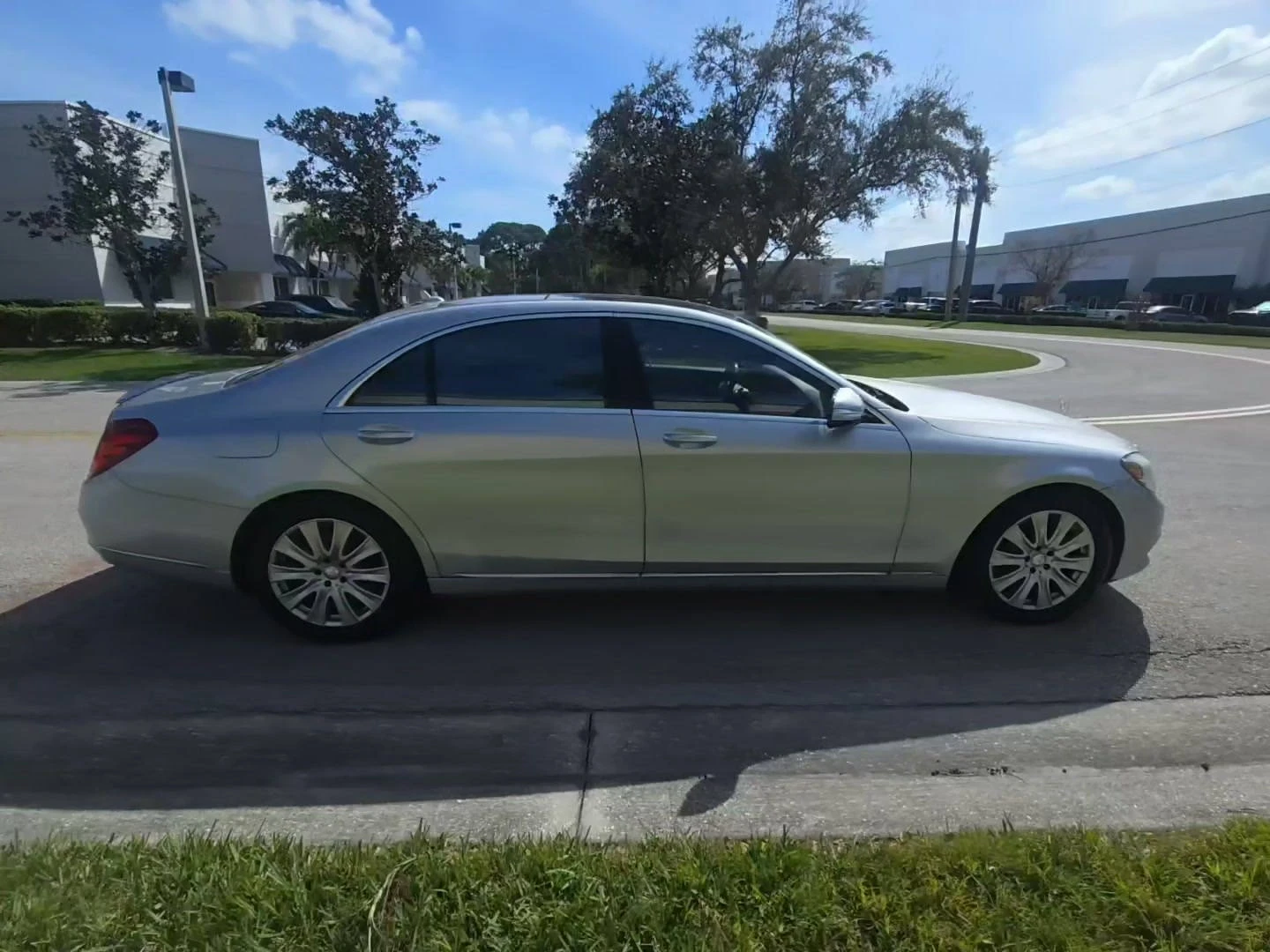 Mercedes-Benz S 550 Burmaster* масаж* обдух* пано* дистроник+ keyless  - изображение 2