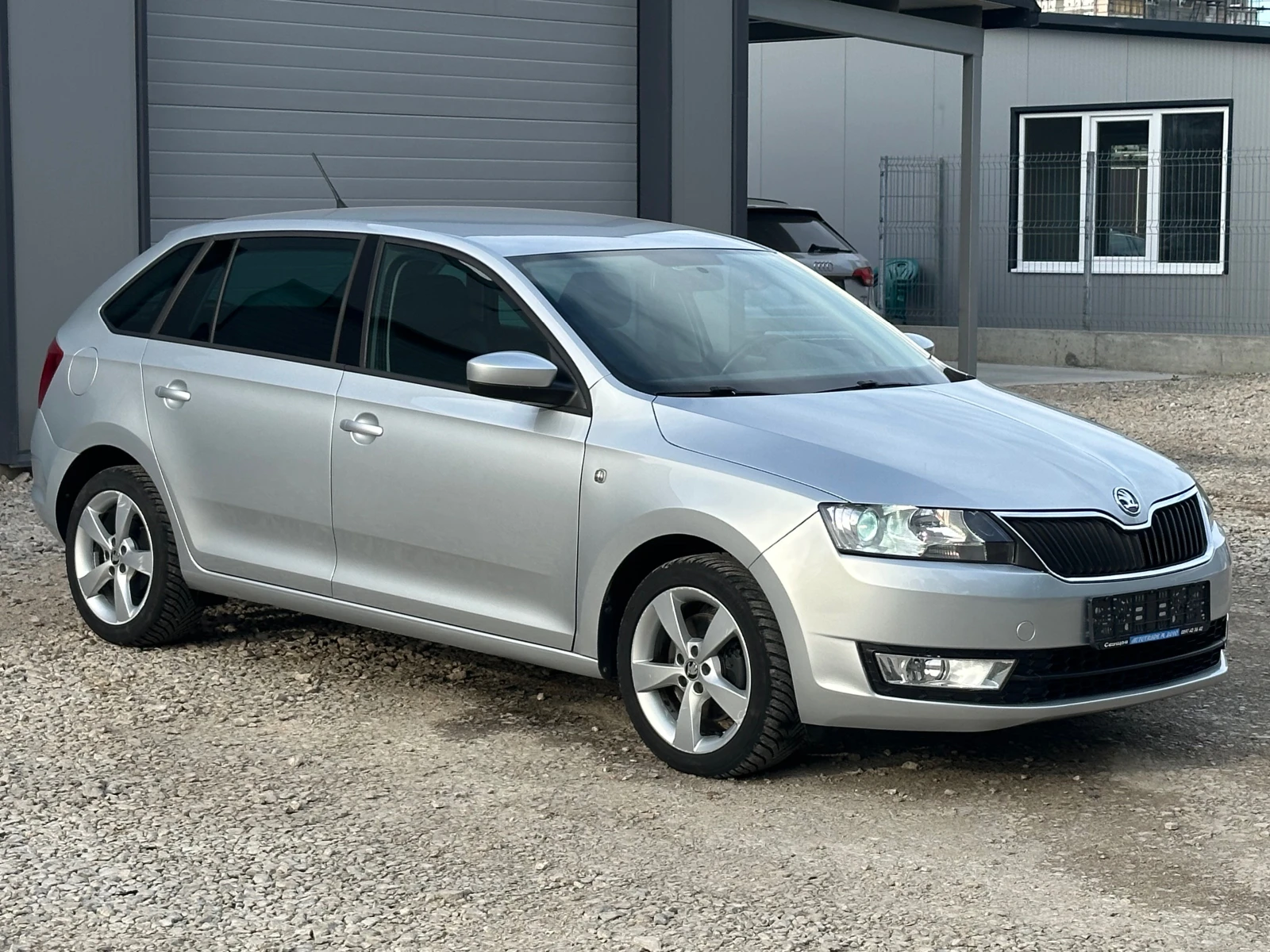 Skoda Rapid DIESEL* NAVI* XENON* EVRO5 - изображение 2