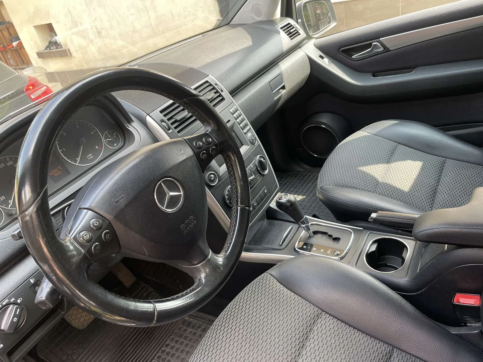 Mercedes-Benz A 180 2011 face lift 180cdi Automatic-Parktronic - изображение 8