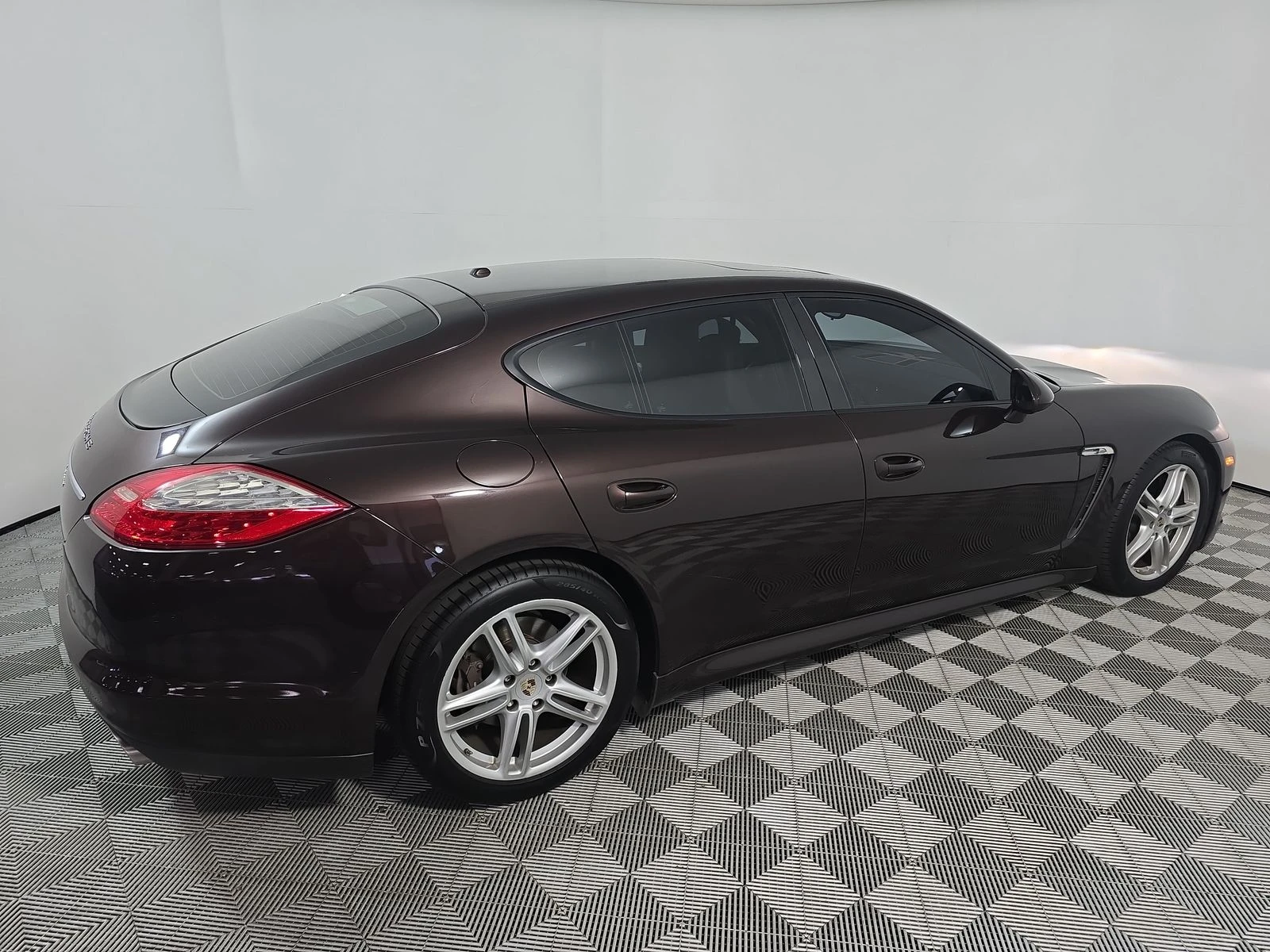Porsche Panamera 3.6L* НОВИ ГУМИ* ШОУРУМ* ПОДГРЕВ* КАМЕРА* КАТО НОВ - изображение 6