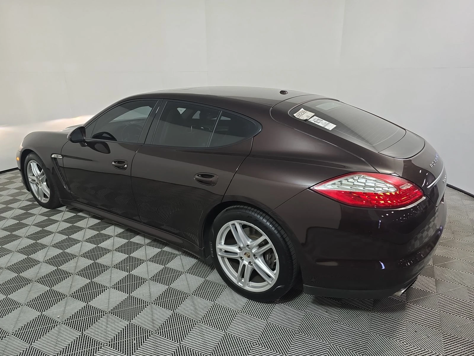 Porsche Panamera 3.6L* НОВИ ГУМИ* ШОУРУМ* ПОДГРЕВ* КАМЕРА* КАТО НОВ - изображение 5