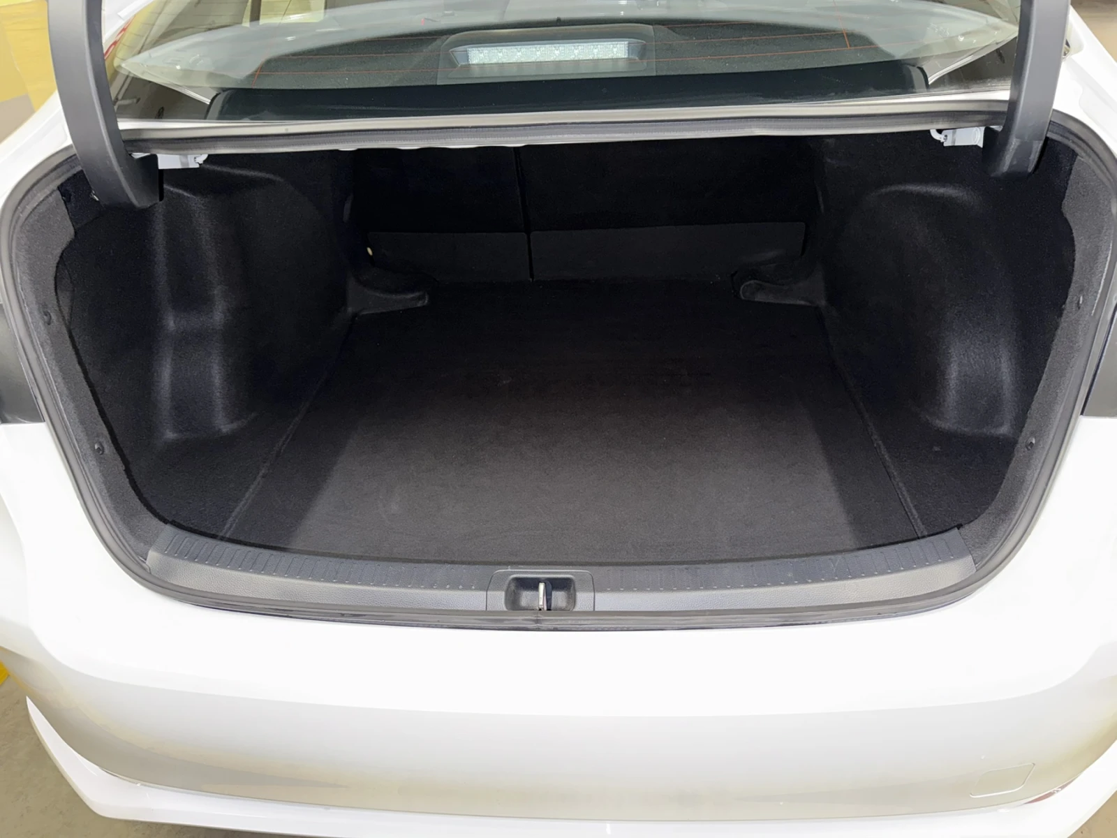 Toyota Corolla 1.5  | Mobile.bg   13