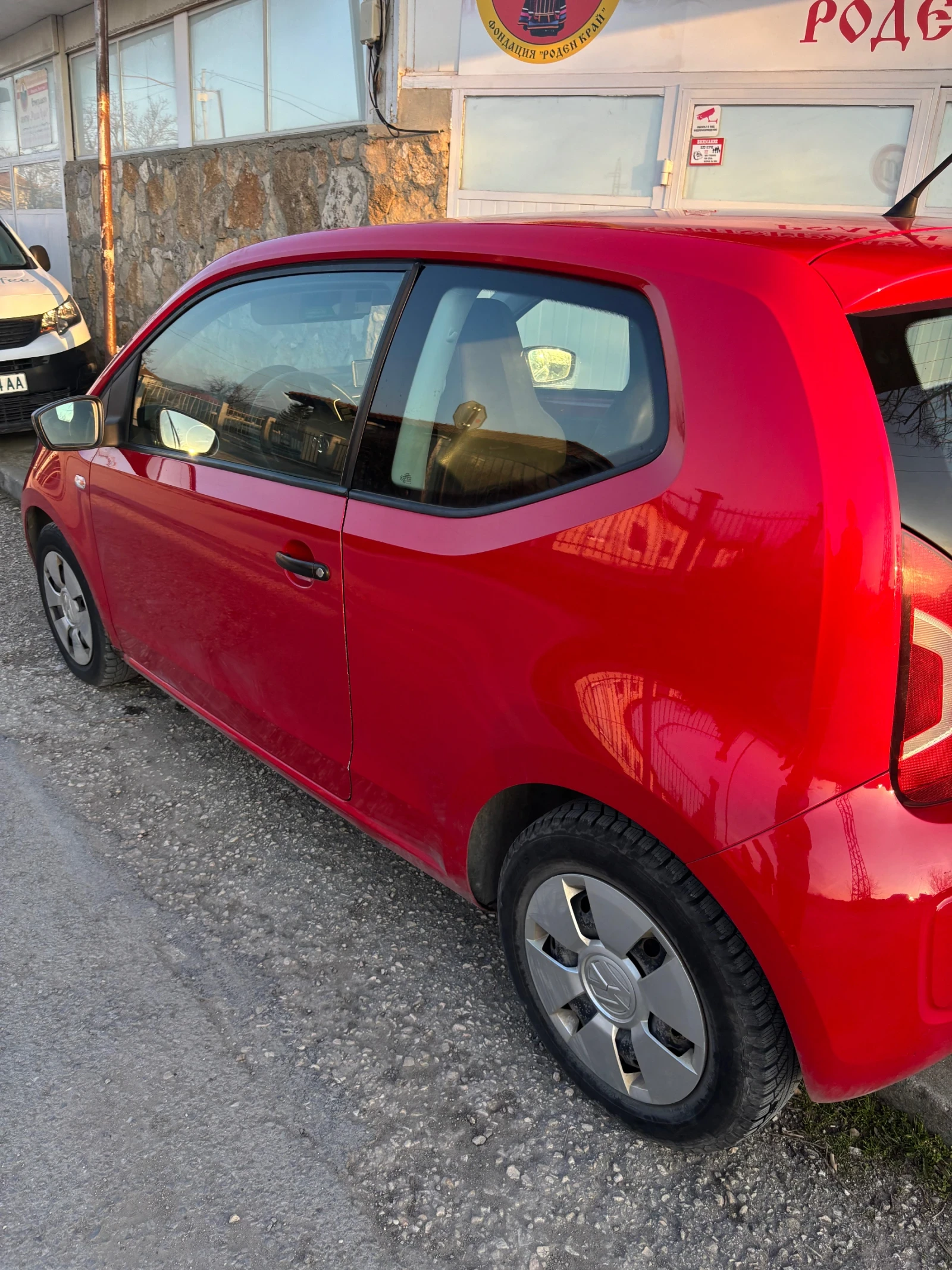 VW Up, снимка 2 - Автомобили и джипове - 53712156