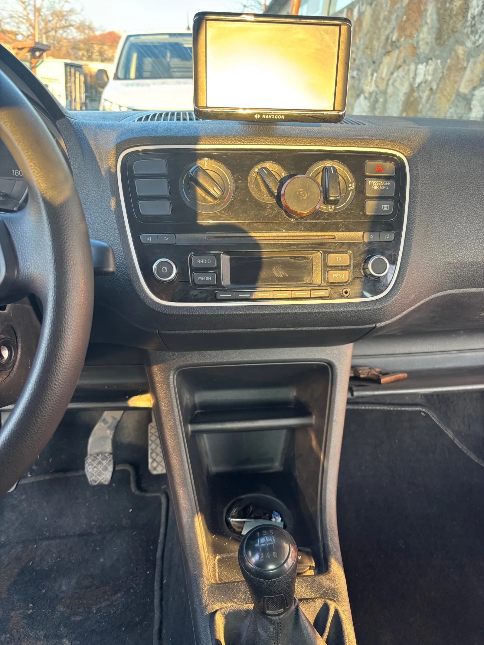 VW Up, снимка 5 - Автомобили и джипове - 53712156