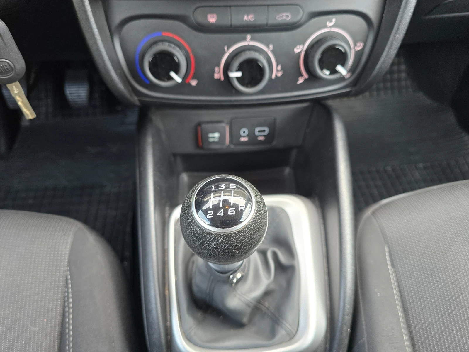 Fiat Tipo 1.4i 95кс EURO 6B 94000 км.!!!, снимка 14 - Автомобили и джипове - 53783990