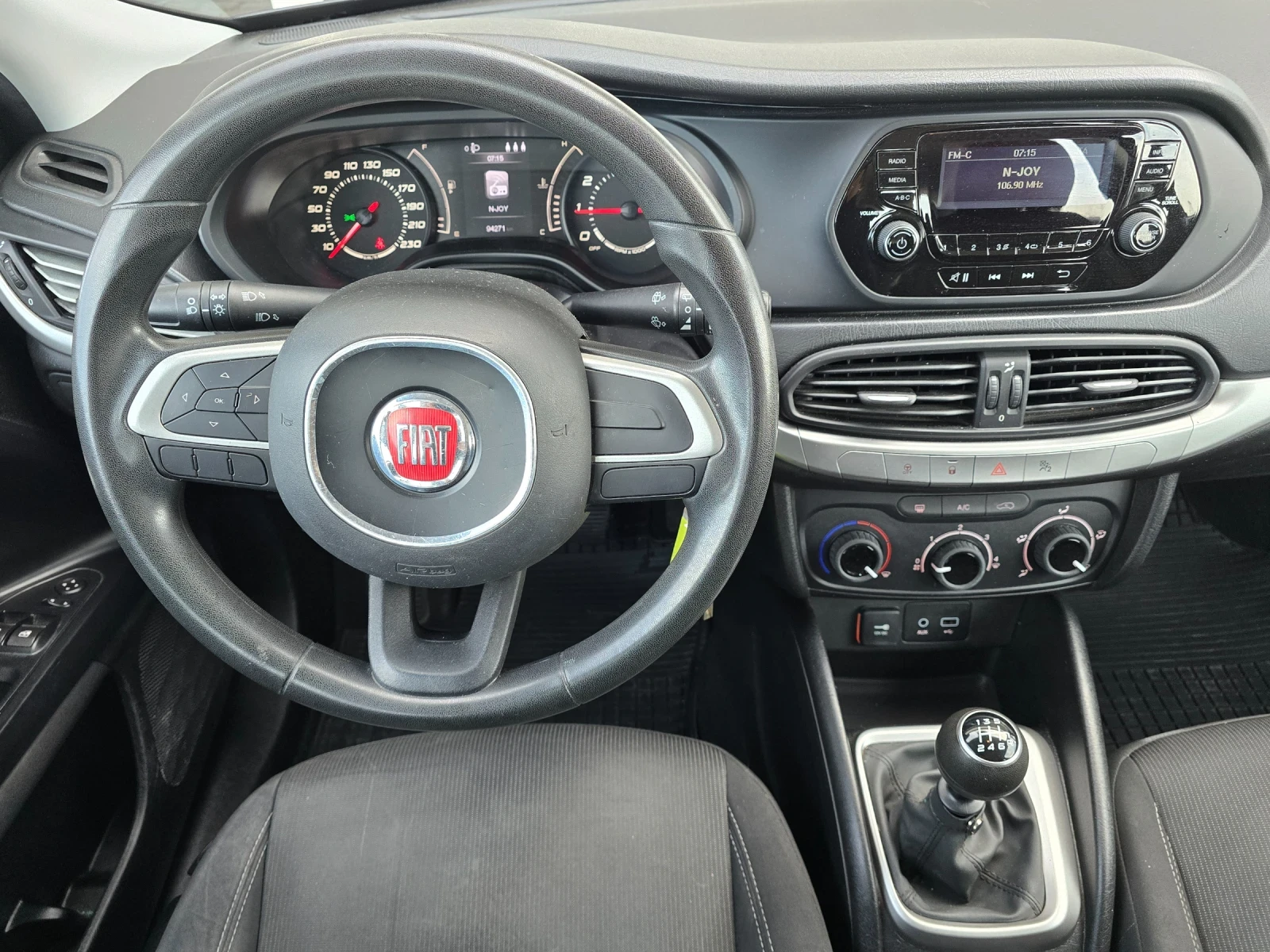 Fiat Tipo 1.4i 95кс EURO 6B 94000 км.!!!, снимка 15 - Автомобили и джипове - 53783990