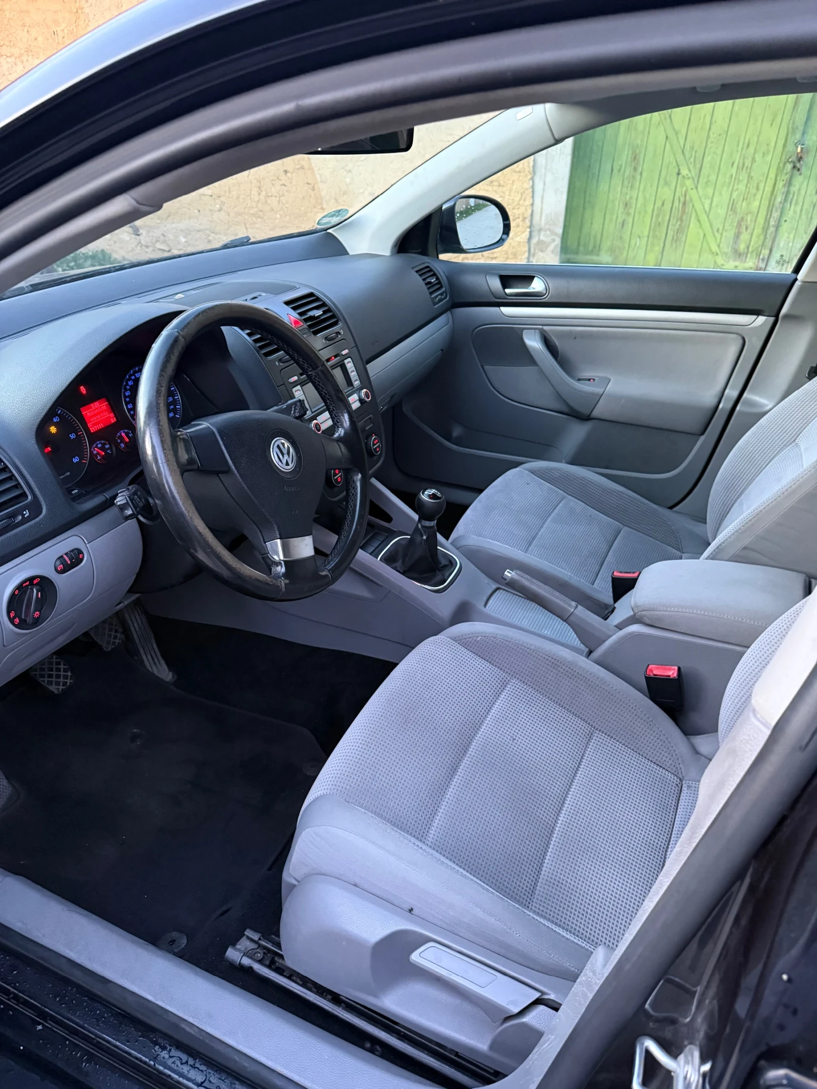 VW Golf 1.9tdi, снимка 5 - Автомобили и джипове - 54646373