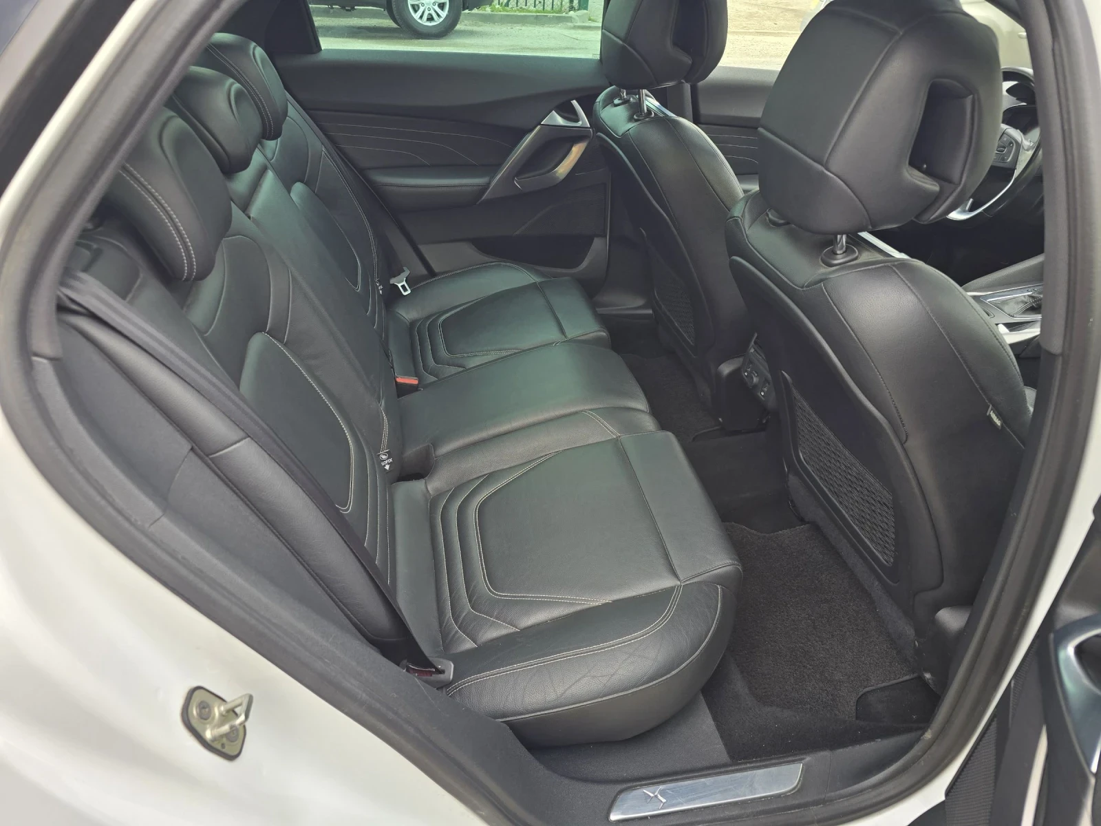 Citroen DS5 FACE/EXCLUSIVE/AUTO/НАПЪЛНО ОБСЛУЖЕН, снимка 11 - Автомобили и джипове - 54465820