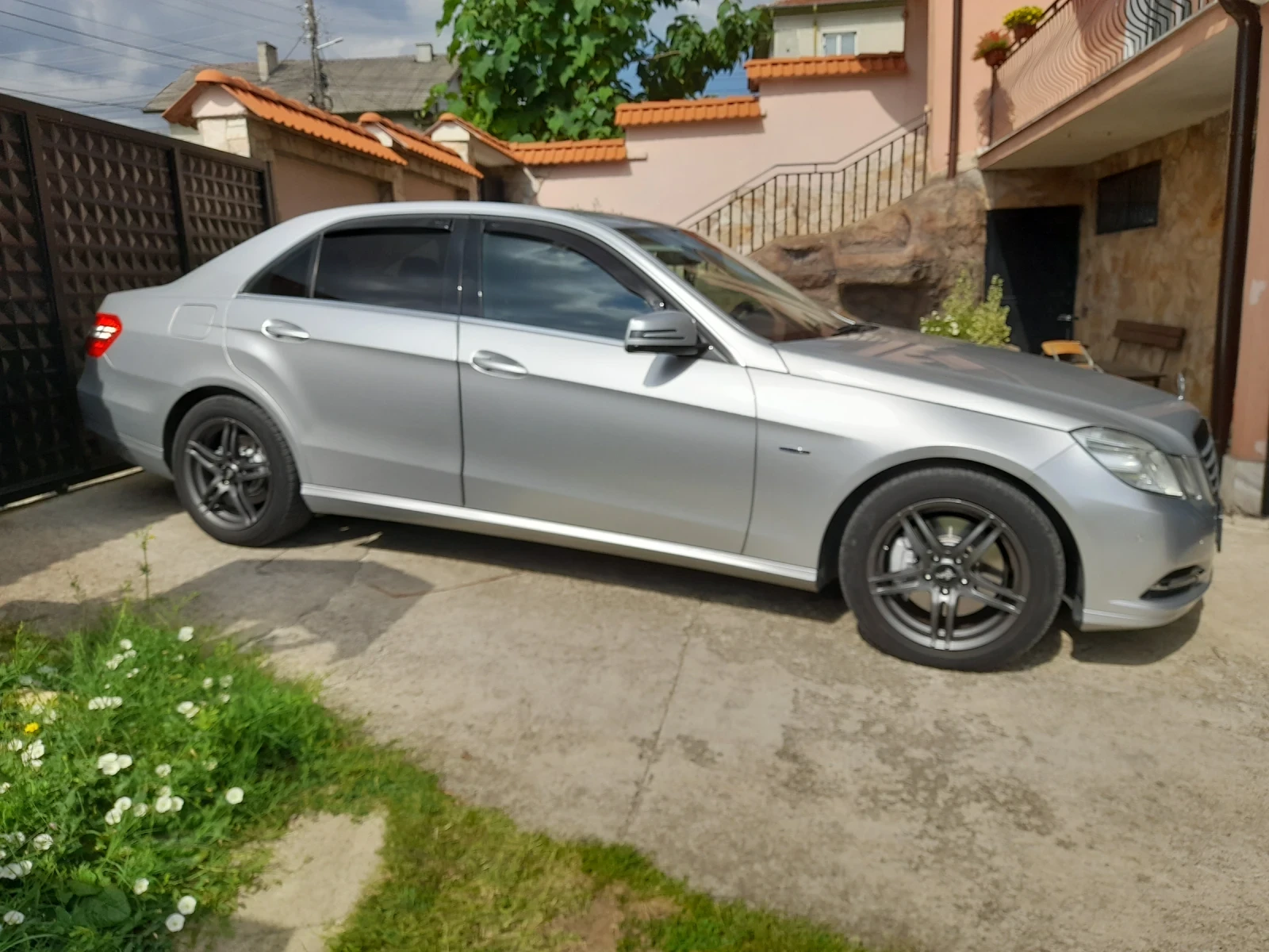 Mercedes-Benz E 350, снимка 5 - Автомобили и джипове - 55144985