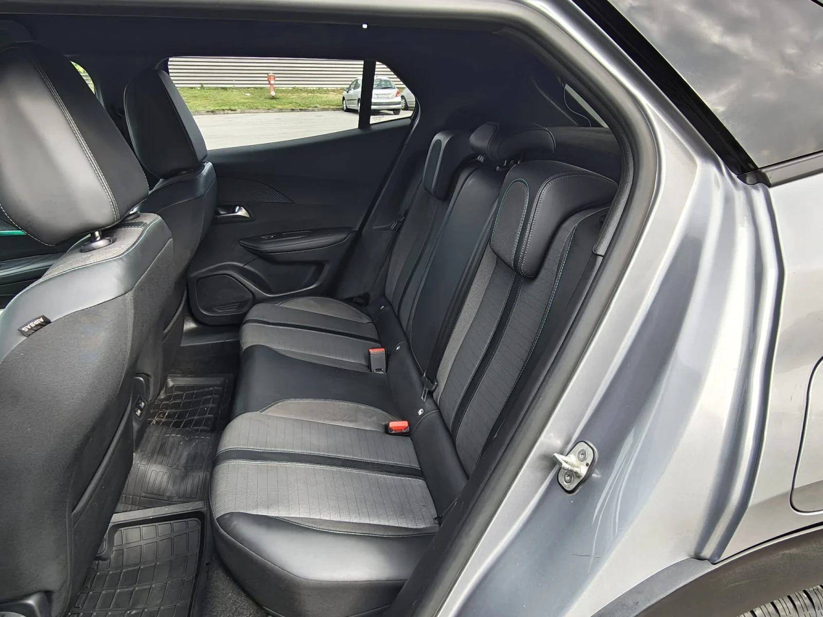 Peugeot 2008 1.2 Allure Tech, снимка 10 - Автомобили и джипове - 55278185