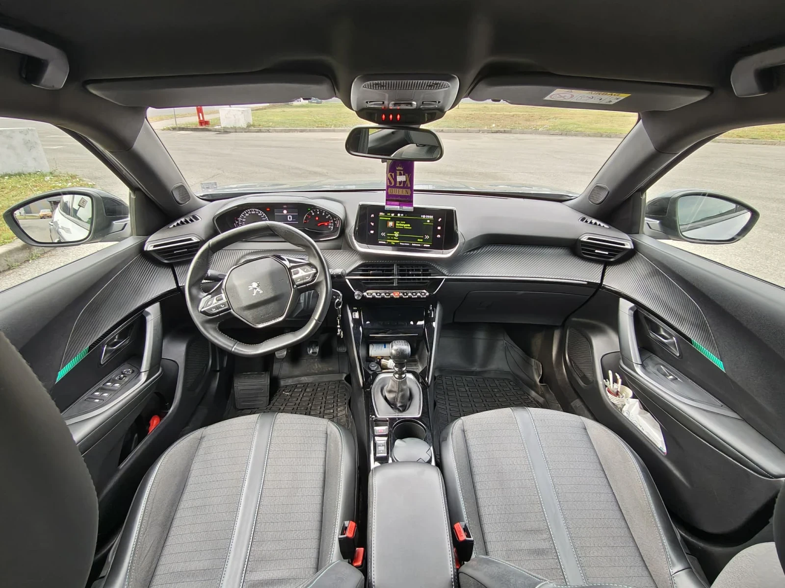 Peugeot 2008 1.2 Allure Tech, снимка 9 - Автомобили и джипове - 55278185