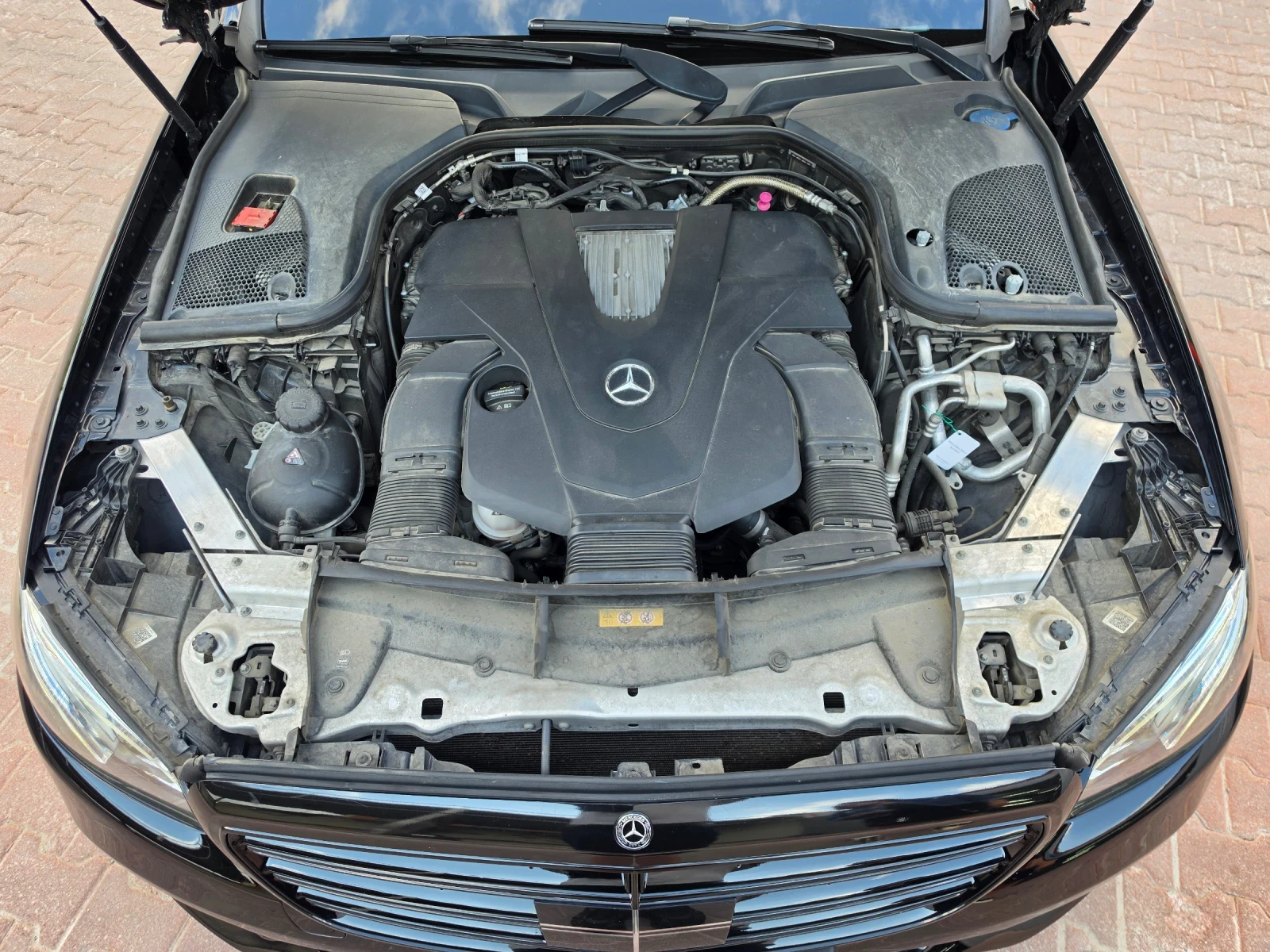 Mercedes-Benz E 400 4Matic Business+ Night Package Widescreen, снимка 13 - Автомобили и джипове - 55333060
