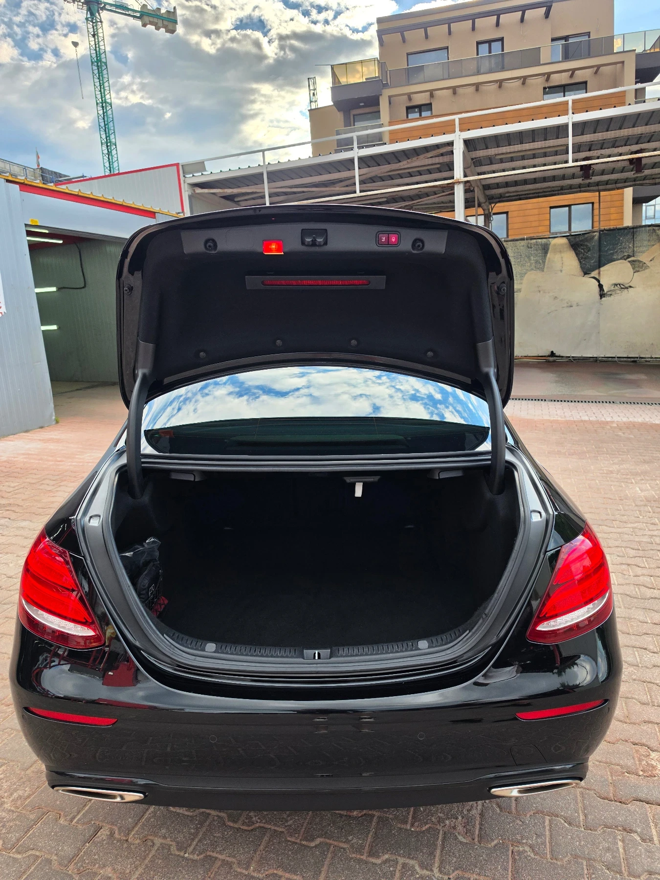 Mercedes-Benz E 400 4Matic Business+ Night Package Widescreen, снимка 12 - Автомобили и джипове - 55333060