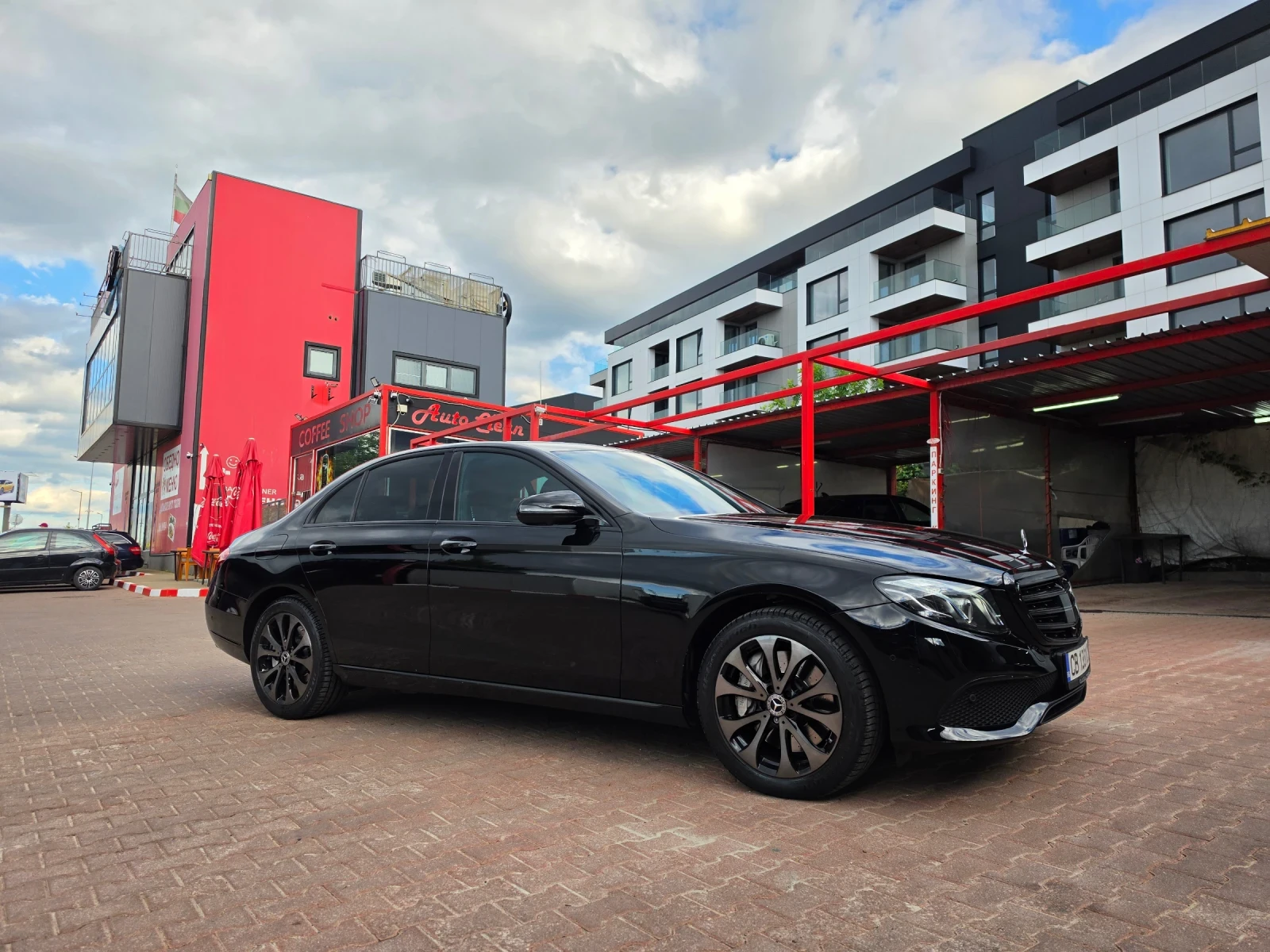 Mercedes-Benz E 400 4Matic Business+ Night Package Widescreen, снимка 5 - Автомобили и джипове - 55333060