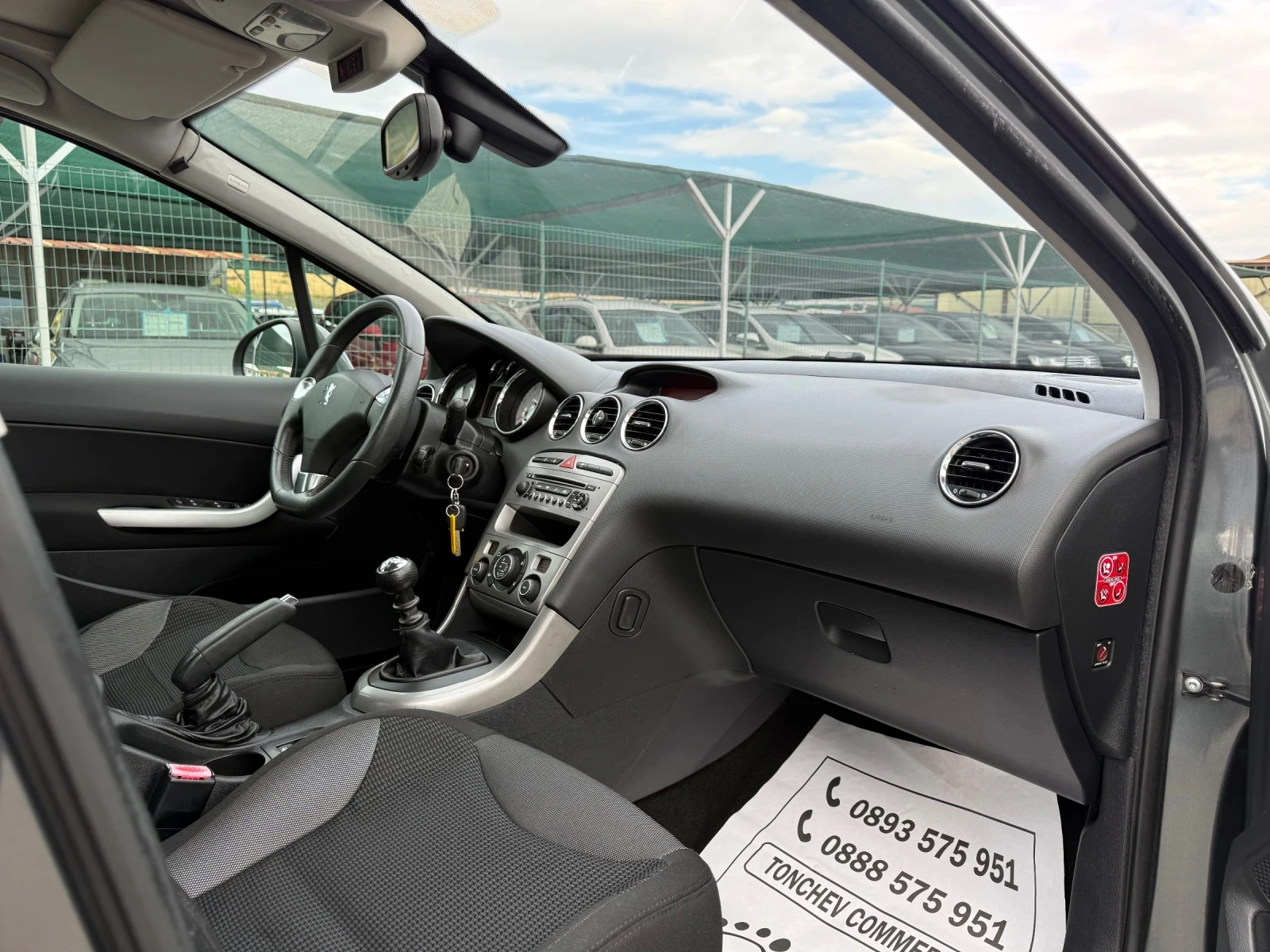 Peugeot 308 1.6-HDI-6-speed-ПАНОРАМА-АВТОПИЛОТ-КАТО НОВА, снимка 14 - Автомобили и джипове - 56274635