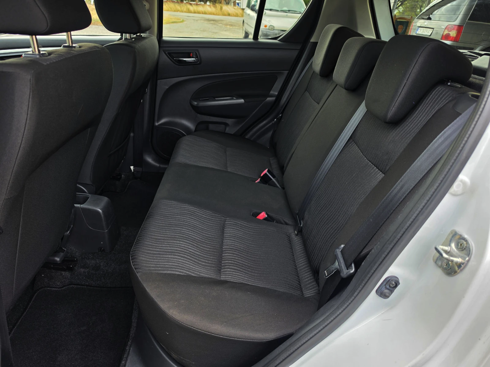 Suzuki Swift 1.3 DDIS GL, снимка 12 - Автомобили и джипове - 56506368
