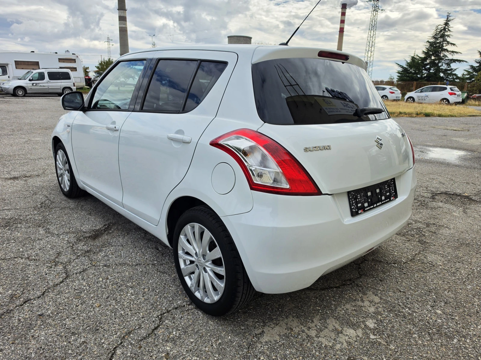 Suzuki Swift 1.3 DDIS GL, снимка 5 - Автомобили и джипове - 56506368