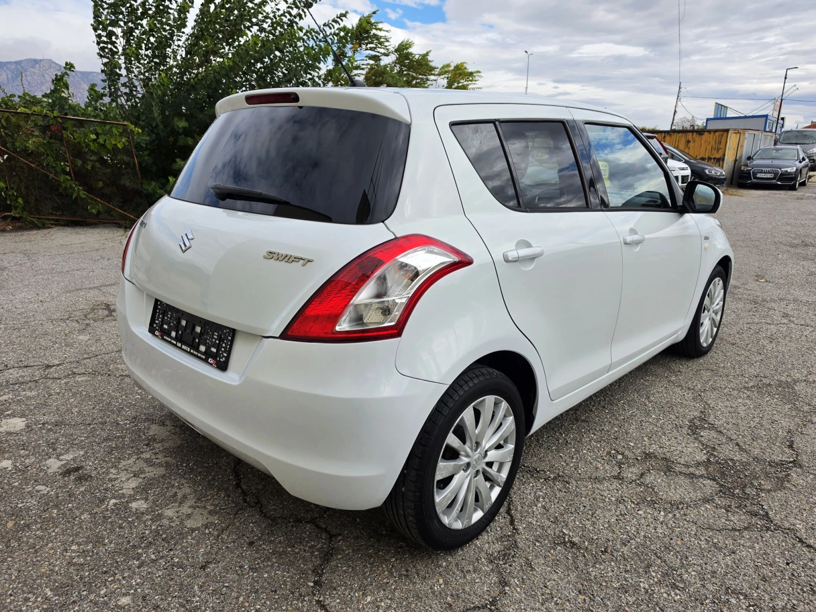 Suzuki Swift 1.3 DDIS GL, снимка 7 - Автомобили и джипове - 56506368