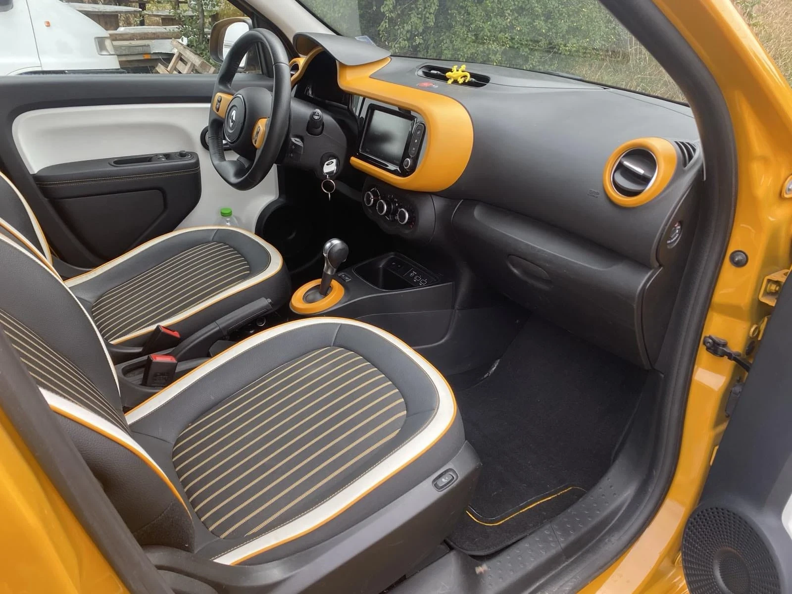 Renault Twingo 900TCE FACELIFT, снимка 6 - Автомобили и джипове - 56546036