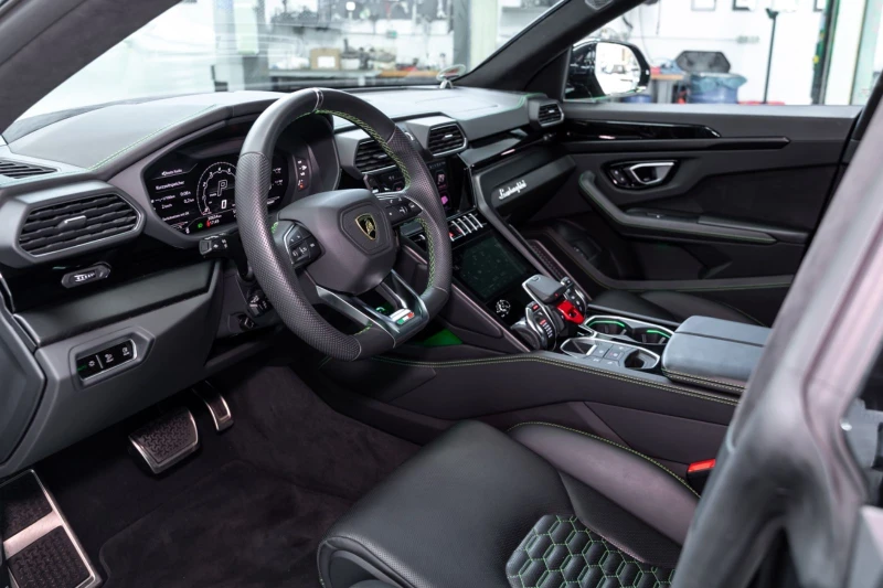 Lamborghini Urus 4.0 V8/ CERAMIC/ B&O/ PANO/ Q-CITURA/ ANIMA/ 23/  , снимка 10 - Автомобили и джипове - 47459997