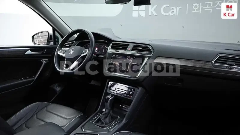 VW Tiguan Allspace 2.0 /PANO/ОБДУХ/DISTRONIC, снимка 6 - Автомобили и джипове - 54214466