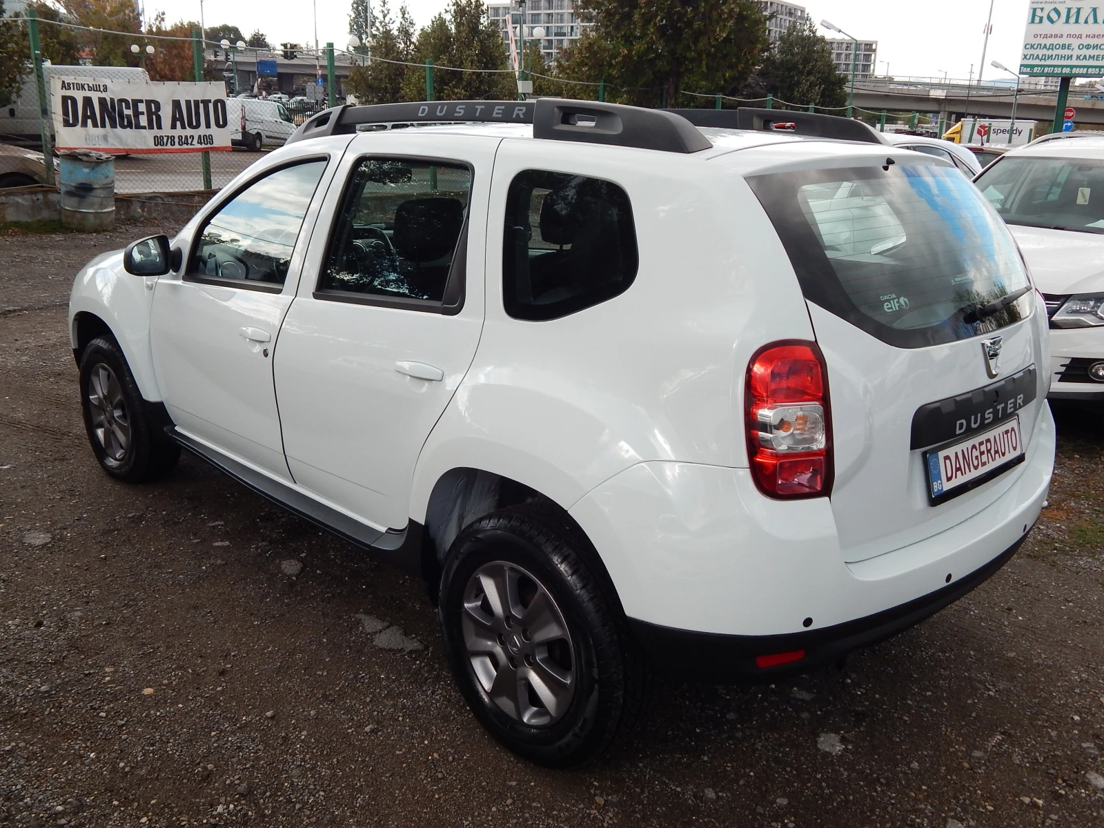 Dacia Duster 1.5DCI* ПЕРФЕКТНА*  - изображение 6