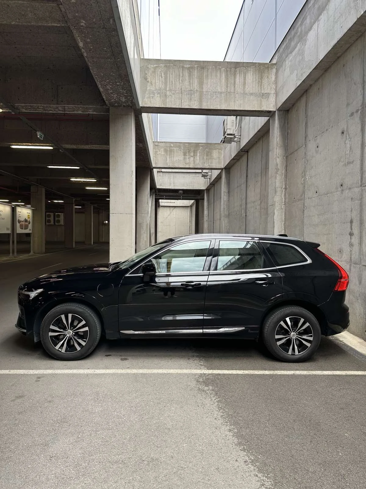 Volvo XC60 Plug In Hybrid* Inscription* AWD* Pano*  - изображение 8