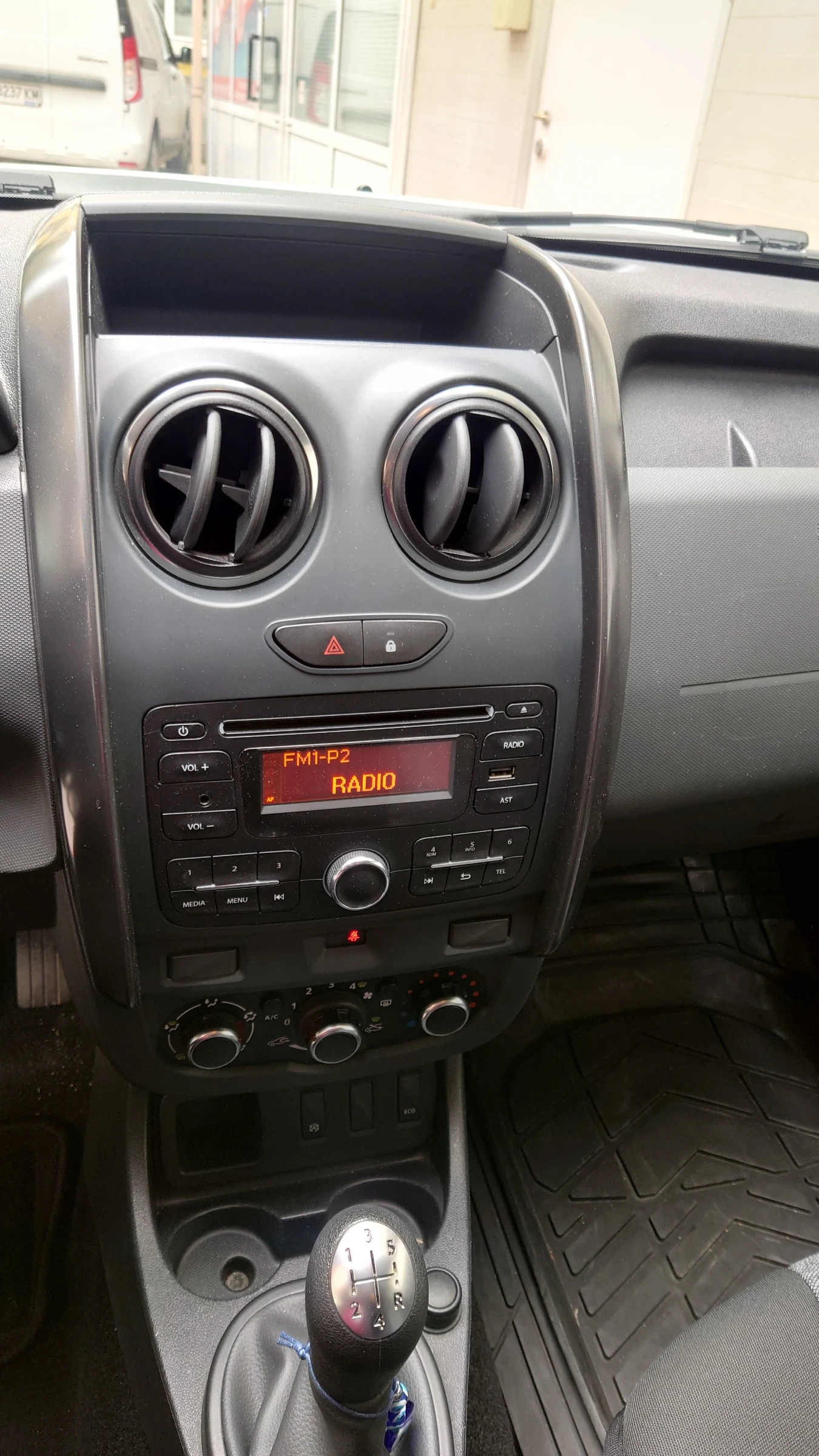 Dacia Duster 1.6 Sce - изображение 9