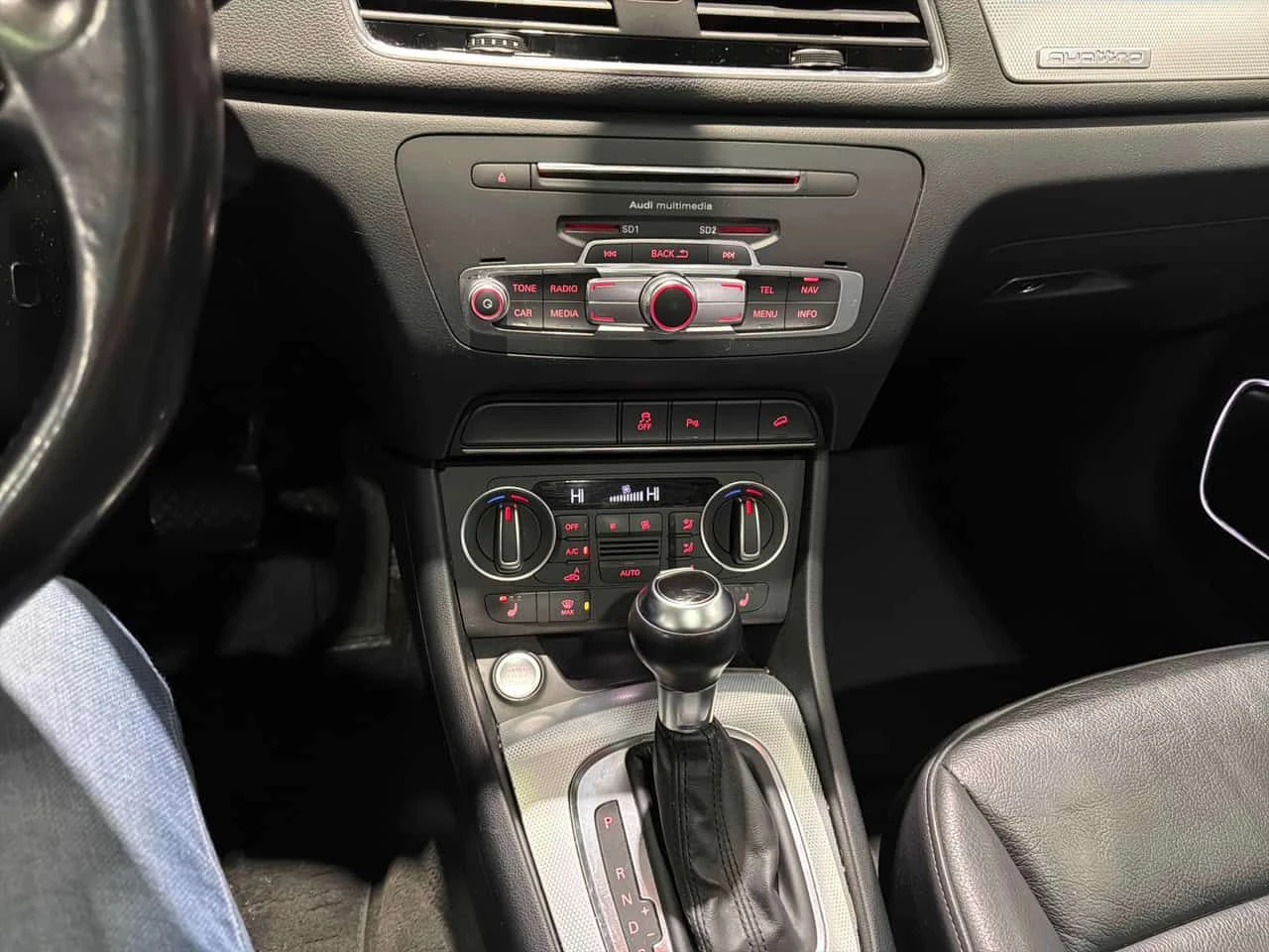 Audi Q3 TECHNIK QUATTRO * LED* ПОДГРЕВИ* ПАНОРАМА* КАМЕРА*, снимка 9 - Автомобили и джипове - 53930128