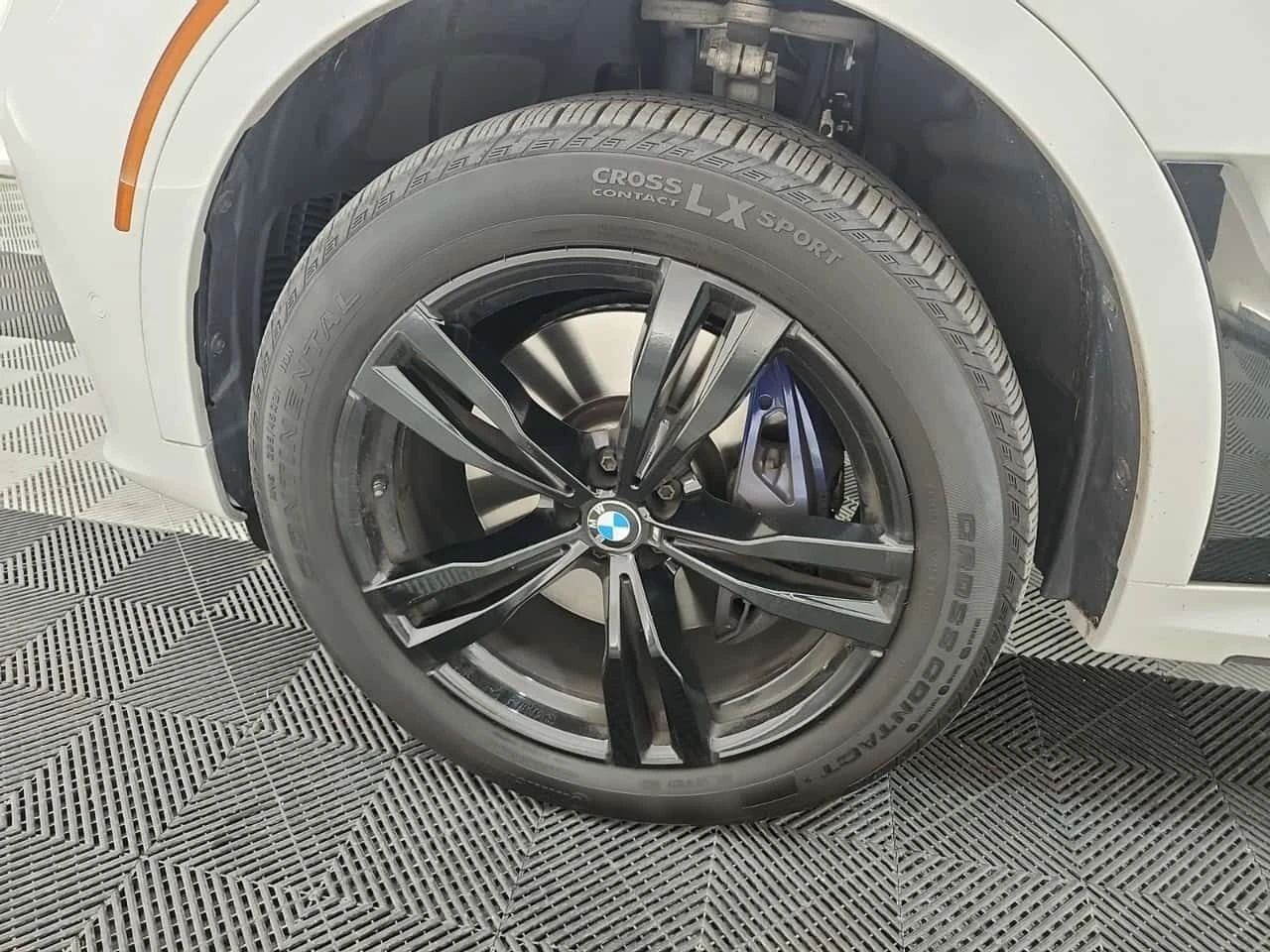 BMW X7 M50I| SWAROWSKI| SKY LOUNGE| МАСАЖИ| 7 МЕСТЕН| , снимка 5 - Автомобили и джипове - 54134802