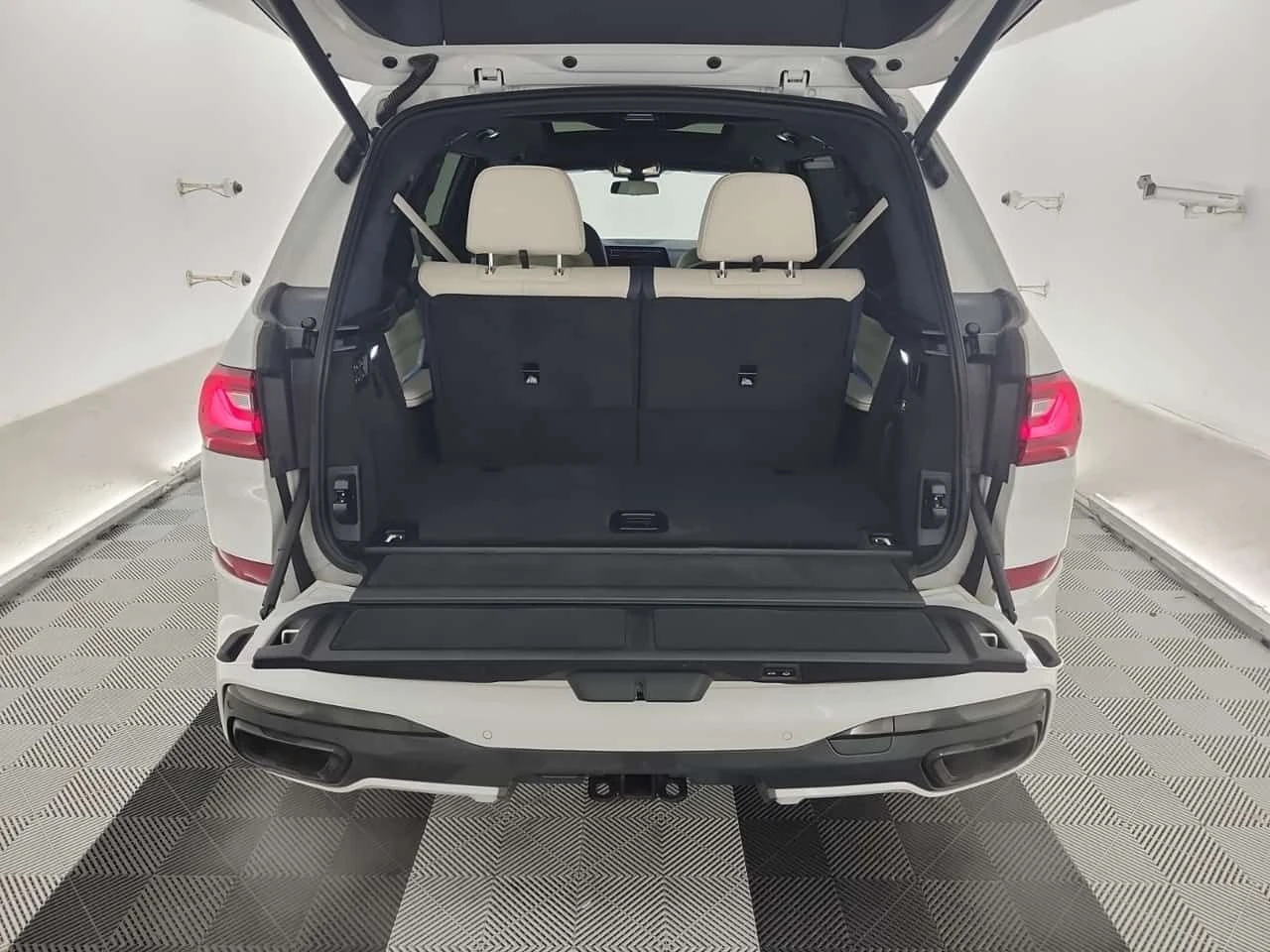 BMW X7 M50I| SWAROWSKI| SKY LOUNGE| МАСАЖИ| 7 МЕСТЕН| , снимка 7 - Автомобили и джипове - 54134802