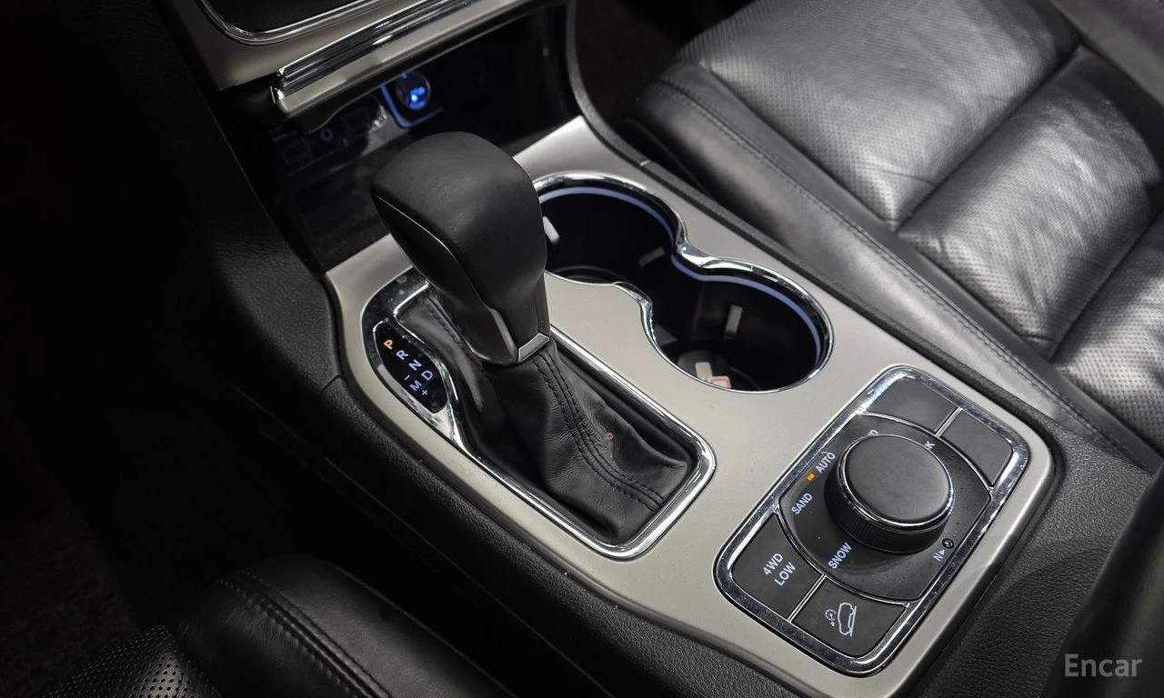 Jeep Grand cherokee 3.6* V6* 8ZF* ПОДГРЕВ* ОБДУХВАНЕ* КАМЕРА* КЕЙЛЕС* , снимка 10 - Автомобили и джипове - 54736965