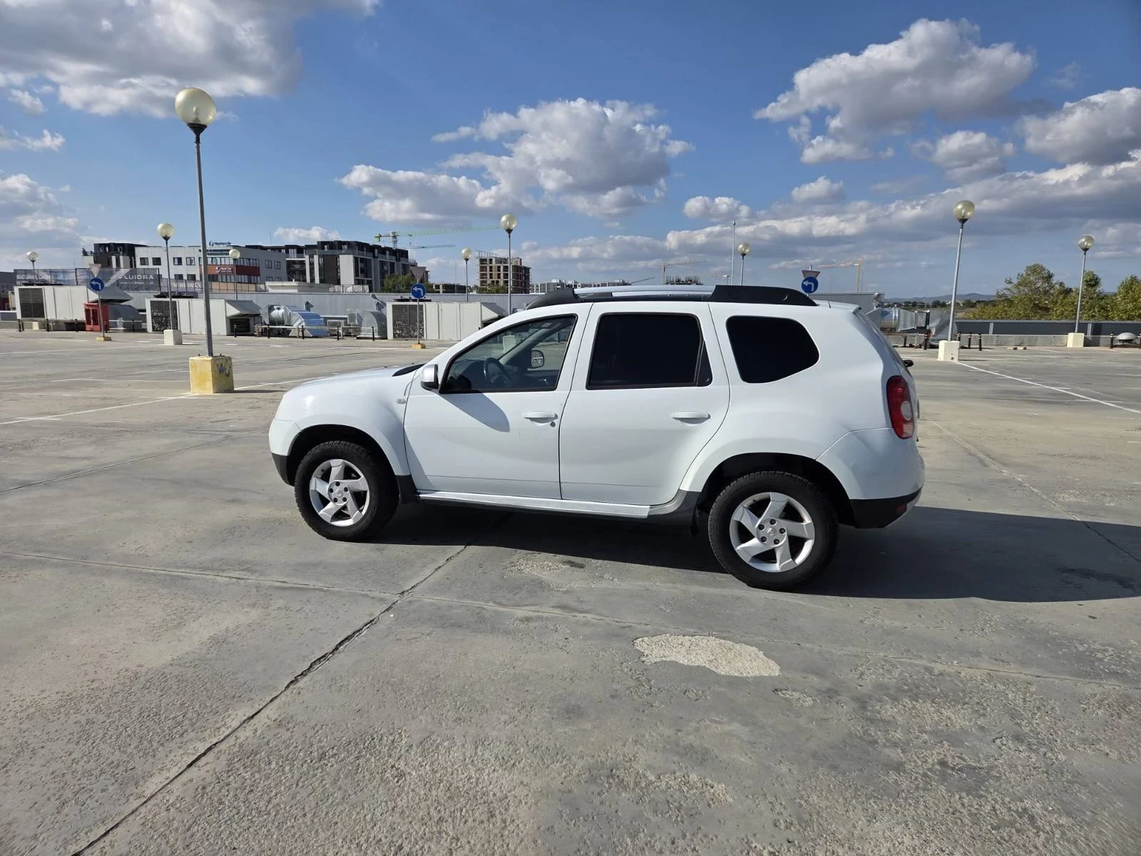 Dacia Duster 1, 6 бензин 4* 4, снимка 2 - Автомобили и джипове - 54765484