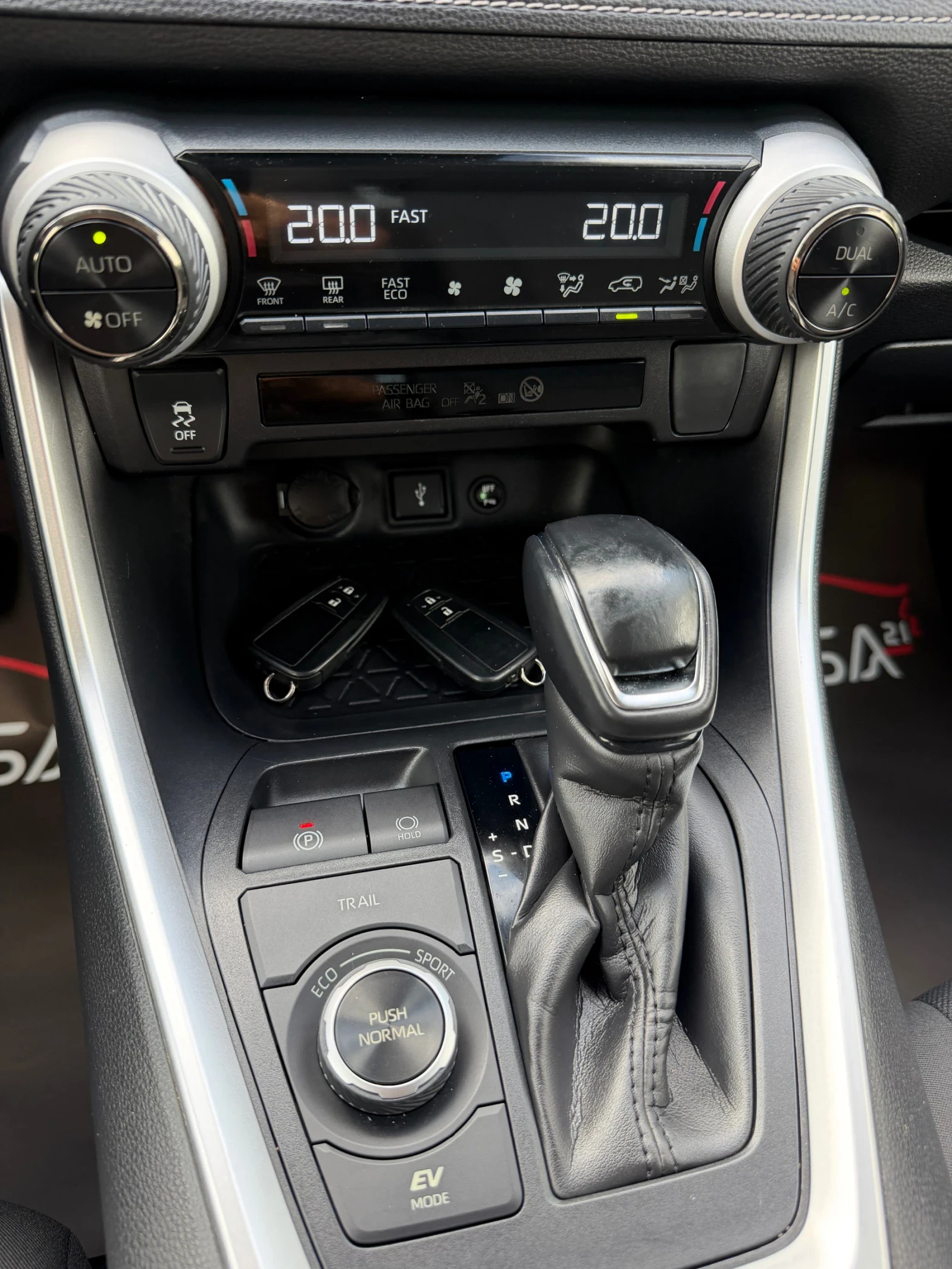 Toyota Rav4 2.5i hybrid 222kc.4x4, снимка 13 - Автомобили и джипове - 56108372
