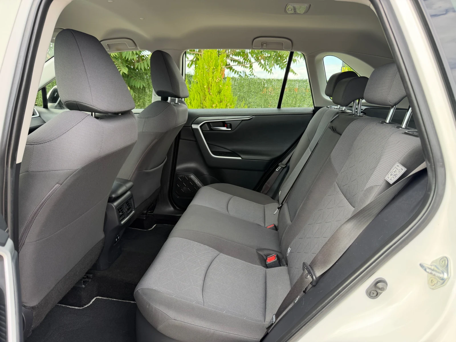 Toyota Rav4 2.5i hybrid 222kc.4x4, снимка 16 - Автомобили и джипове - 56108372